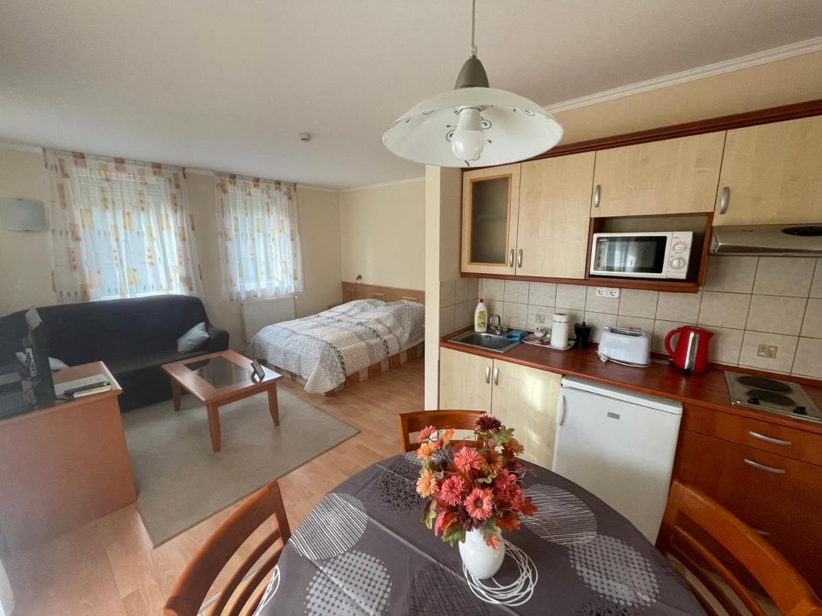 Garda Wellness Apartmanhaz Heviz Exterior photo